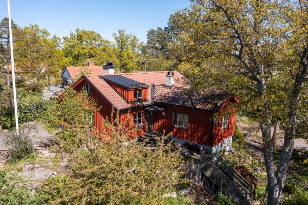 12. Renoverad skorssten till villaa╠egare