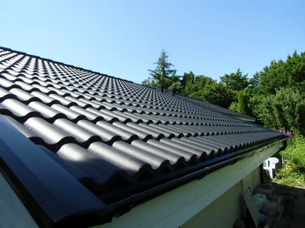 Takrenovering till bostadsrattsforening Tollered Alvangen